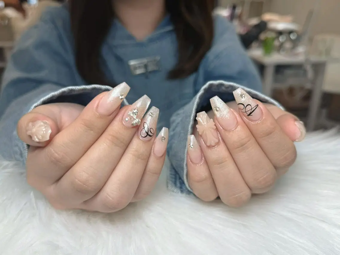 ネイル フレンチネイル ジェルネイル ガーリー 韓国ネイル ロングネイル ハンドネイル NieNail Nezukoのネイルデザイン