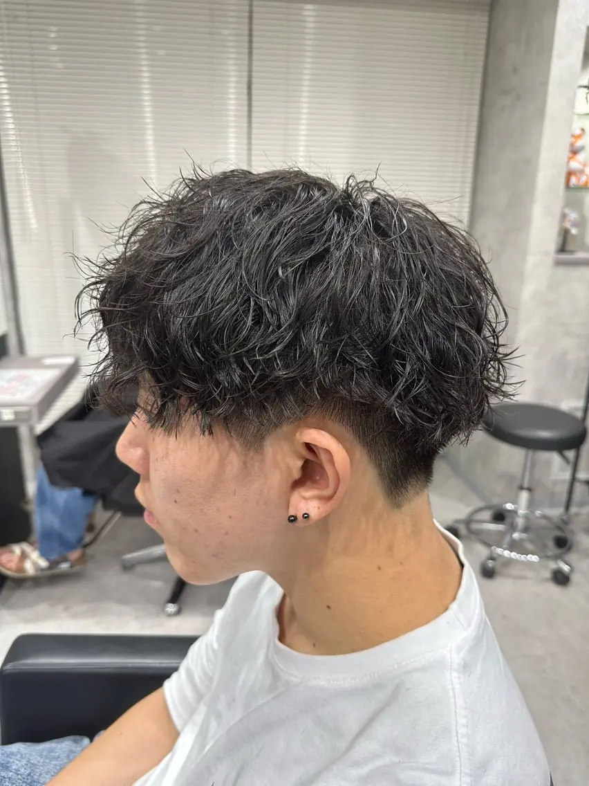 ショート パーマ メンズ メンズパーマ ツイストスパイラルパーマ スパイラルパーマ ユウ🪄 パーマ指名No1のヘアスタイル