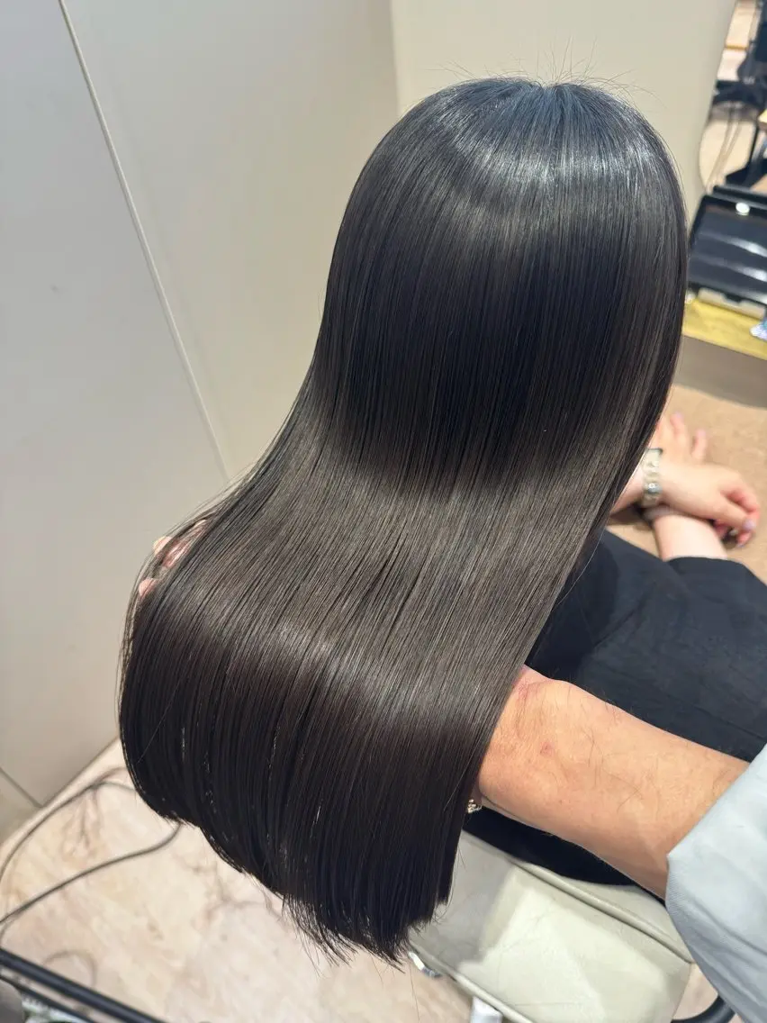 ✨髪のうねり、広がりが気になる人に✨艶髪ストレート(縮毛矯正)+カットの写真