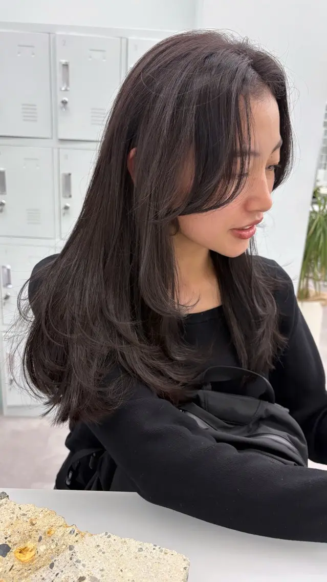 ロング アッシュ レイヤーカット ワンホンレイヤー カット ヘアカラー トリートメント 堀 春菜のヘアスタイル
