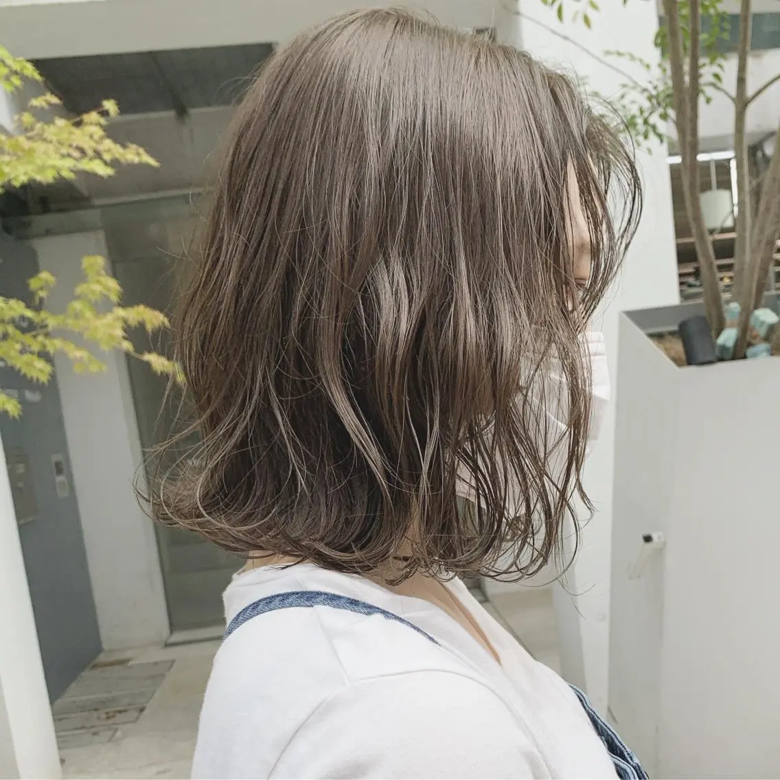 ミディアム カラー ネイル ハイトーンボブ 前田 表参道　グレージュのヘアスタイル