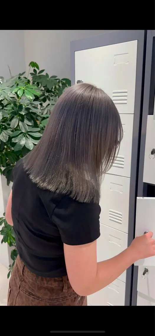 カラー シルバー ニトウ レイナのヘアスタイル