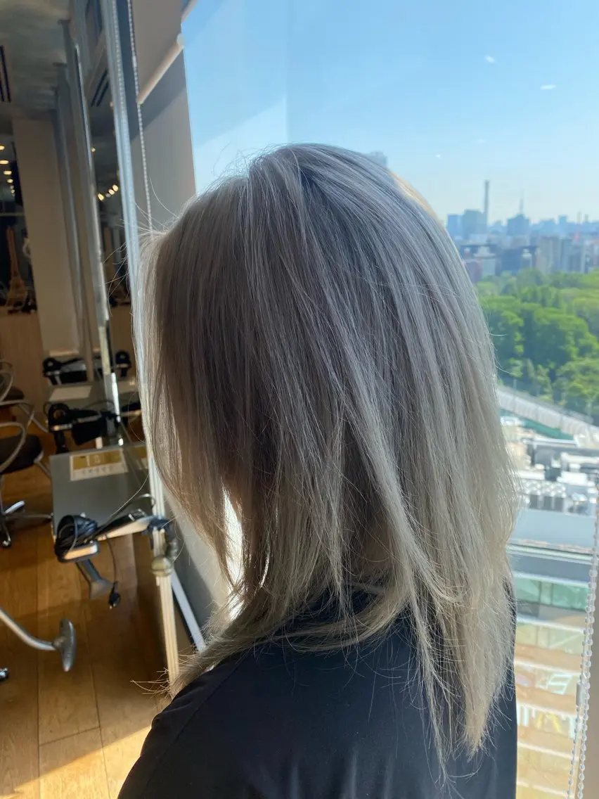 ミディアム カラー 鈴木 絢麗のヘアスタイル