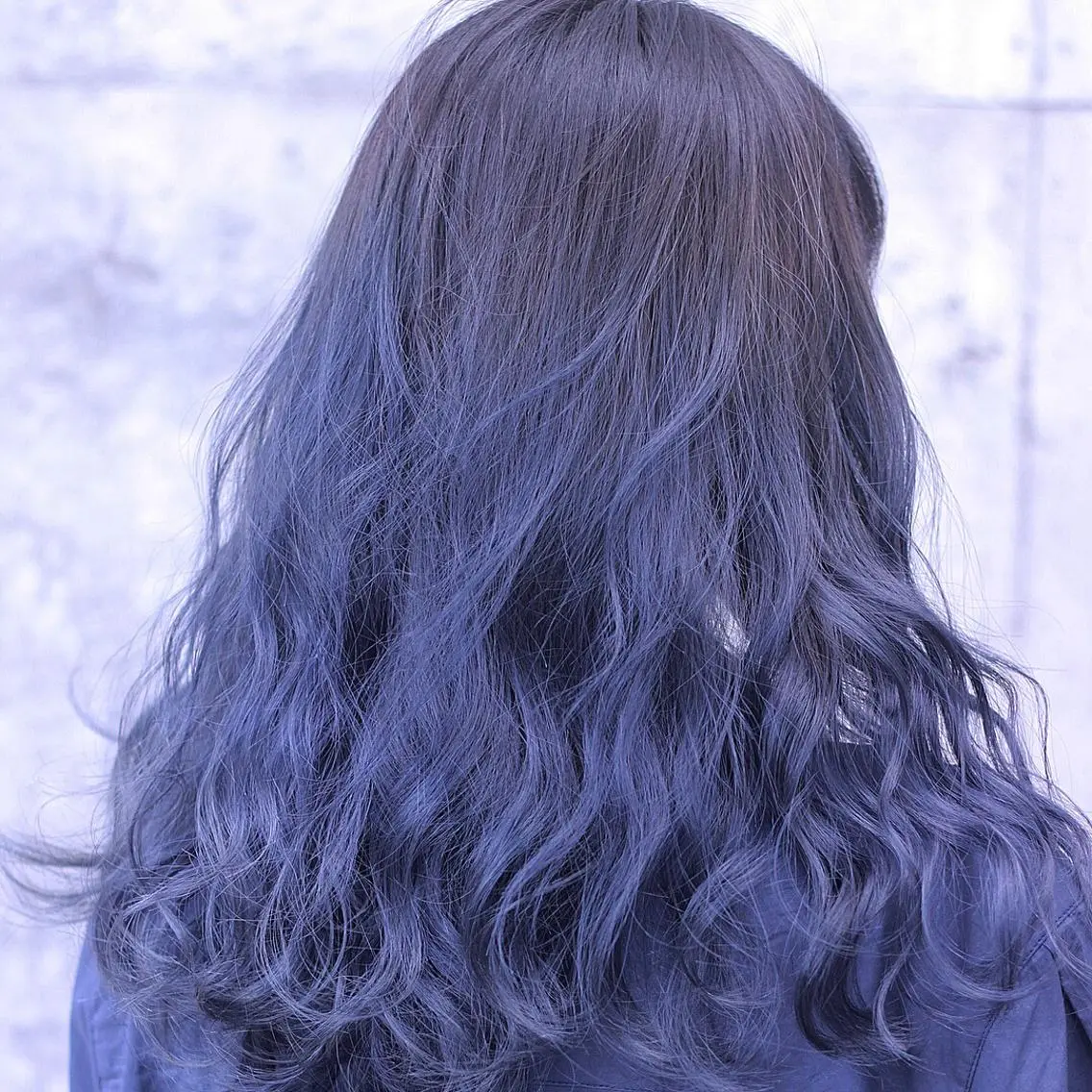 セミロング カラー ブルーカラー グラデーションカラー 及川 光のヘアスタイル