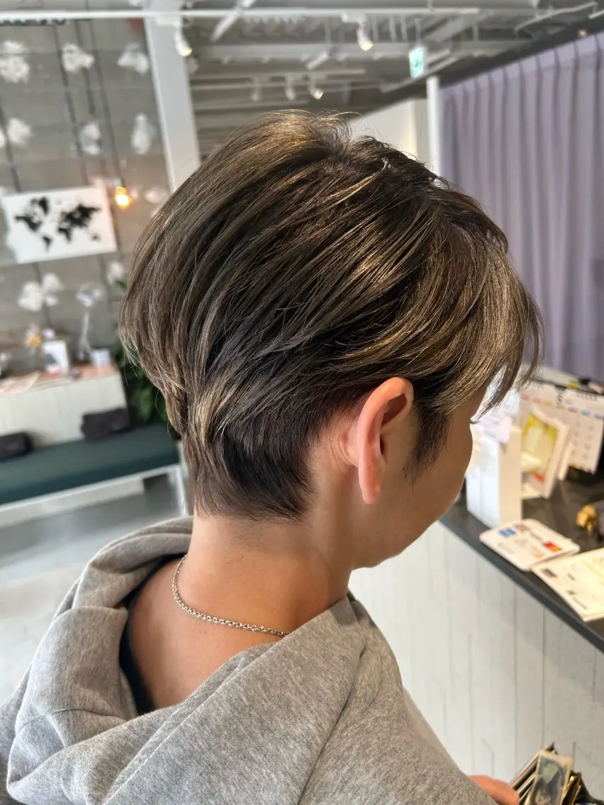 ショート ヘアカラー トリートメント 💎韓国カラー Giness坂下巧のヘアスタイル