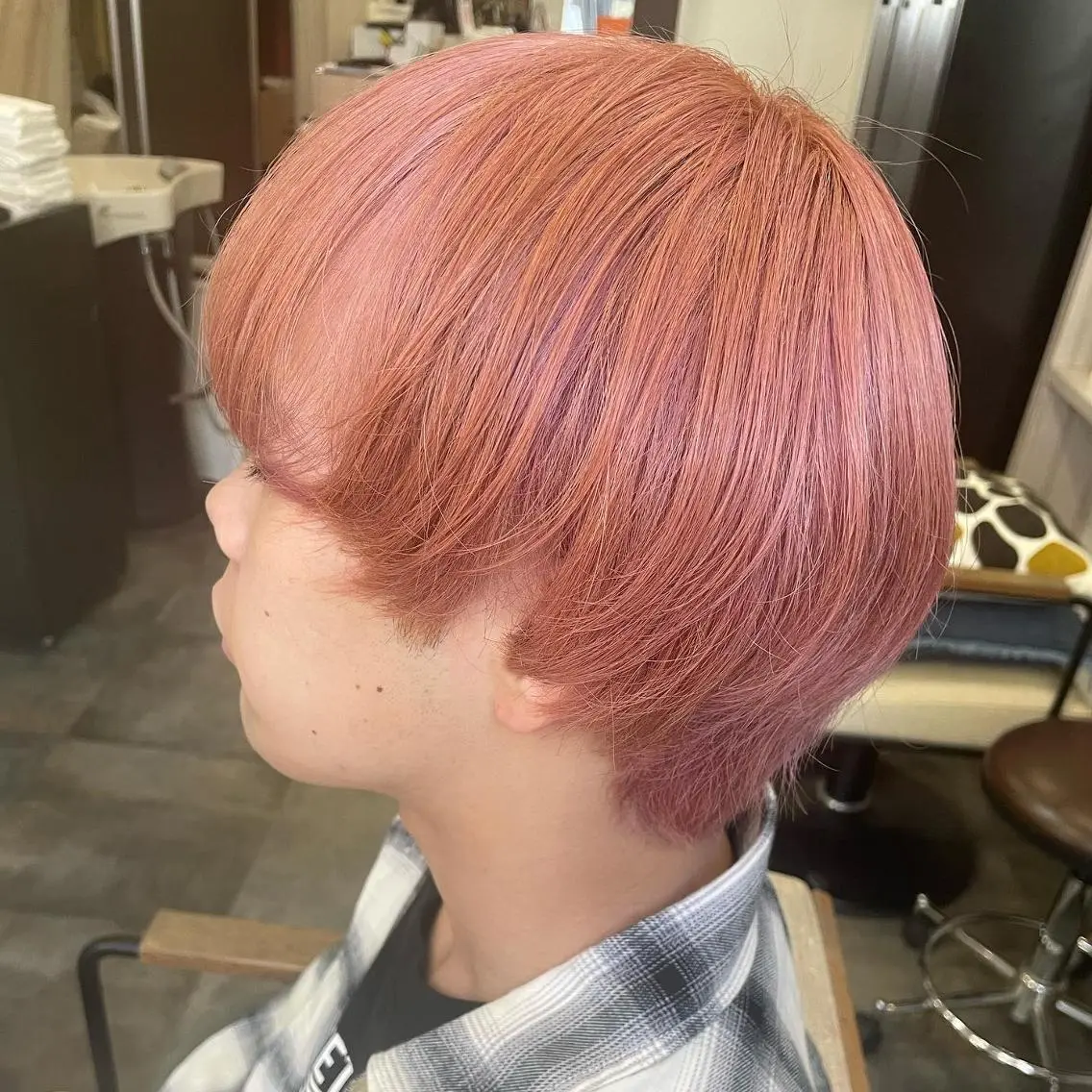 ミディアム カラー ブリーチ ダブルカラー イヤリングカラー トリートメント 吉村 夏椰のヘアスタイル