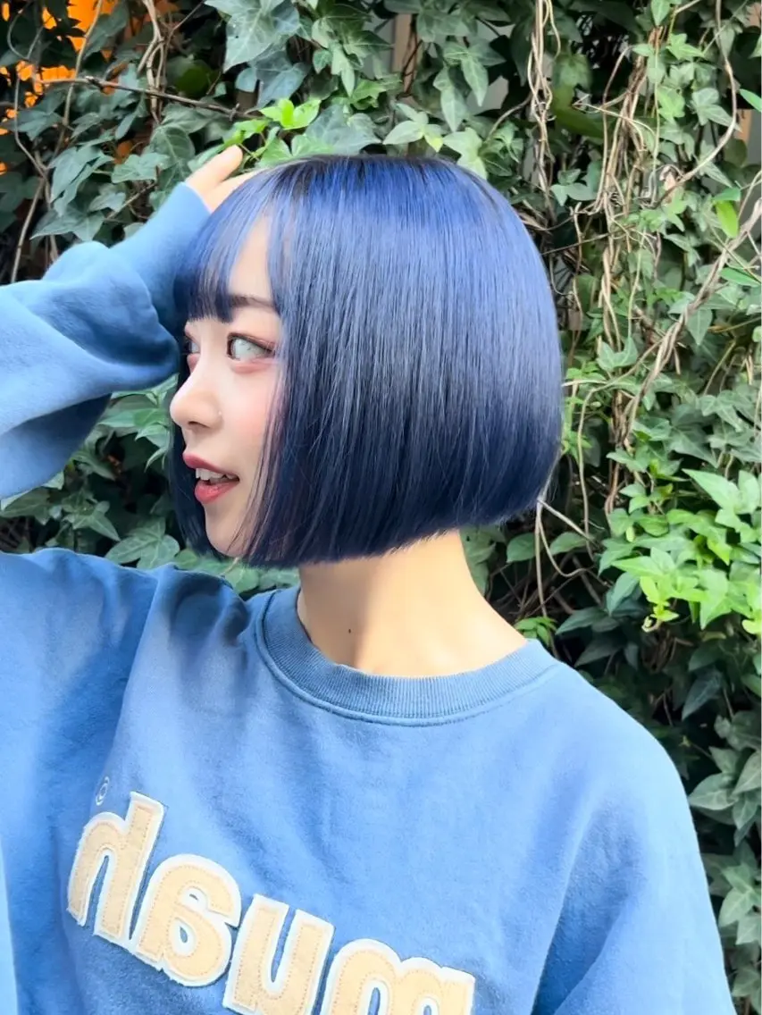 ショート カラー 切りっぱなしボブ 前下がりボブ ブルーカラー ボブ カット ヘアカラー トリートメント ヘアセット 【縮毛矯正ブリーチ】 MANATO🌈のヘアスタイル