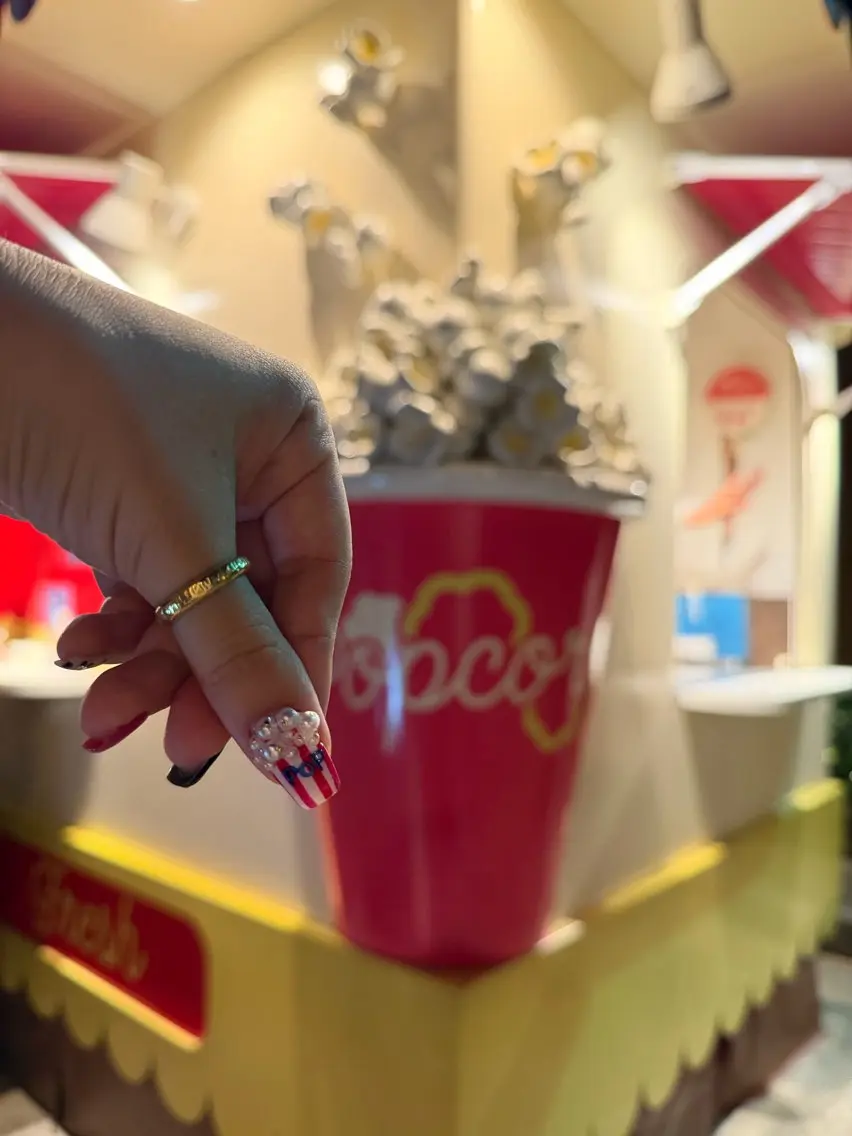 ネイル ドット ジェルネイル キラキラネイル マグネットネイル ニュアンスネイル ハンドネイル ハンドケア Bana_ Nailのネイルデザイン