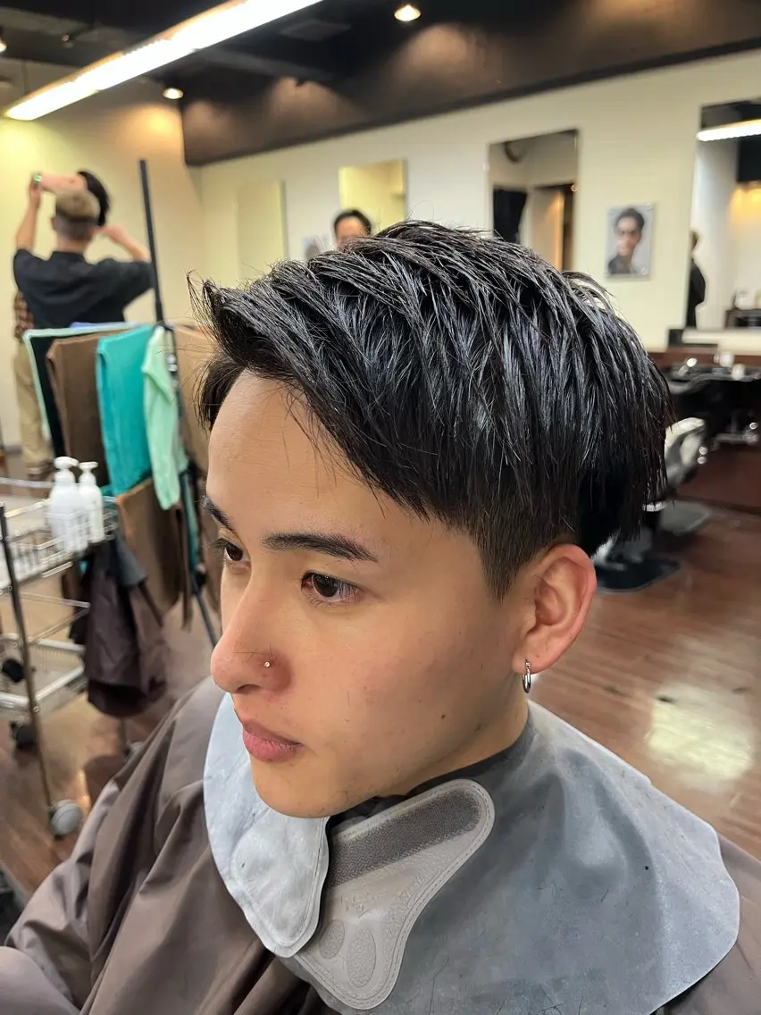 ショート メンズ アップバング ツーブロック カメオカ ダイゴのヘアスタイル