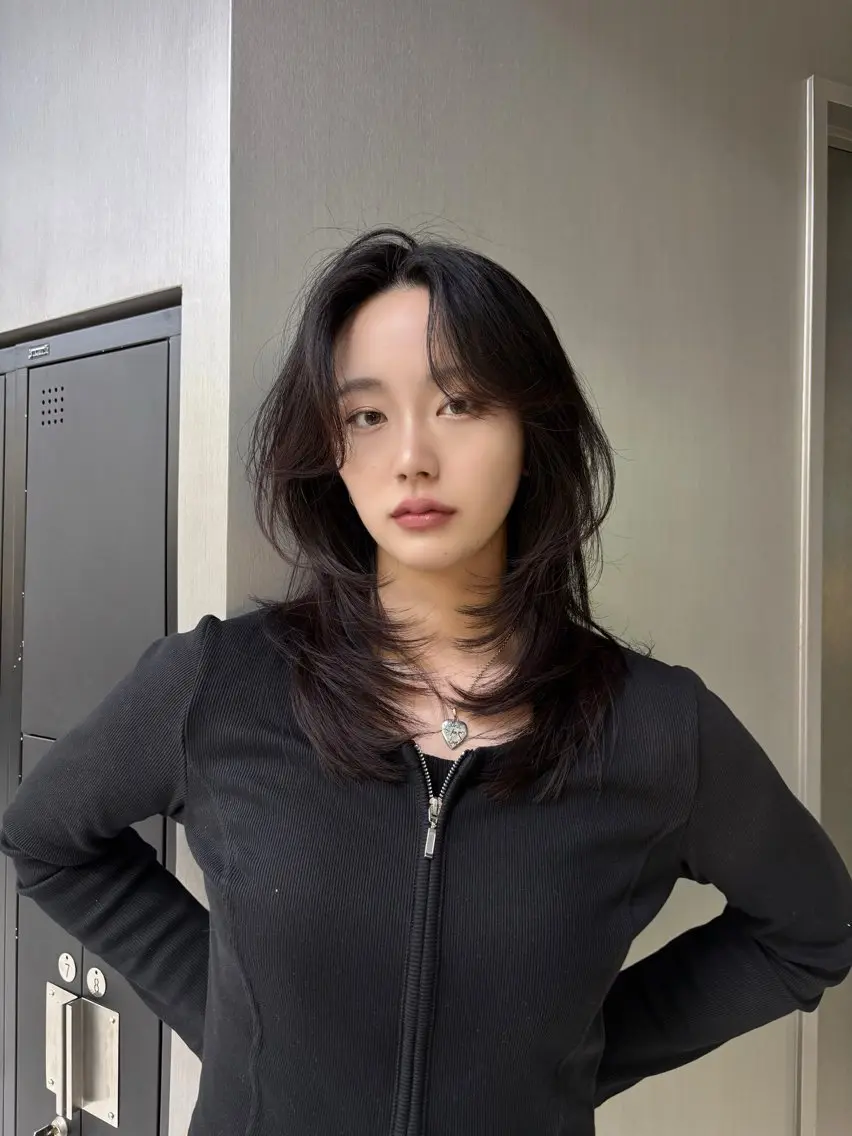 セミロング カラー 韓国風ヘア レイヤーカット カット ヘアカラー トリートメント 暗髪、透明感 レイヤー指名No.1のヘアスタイル
