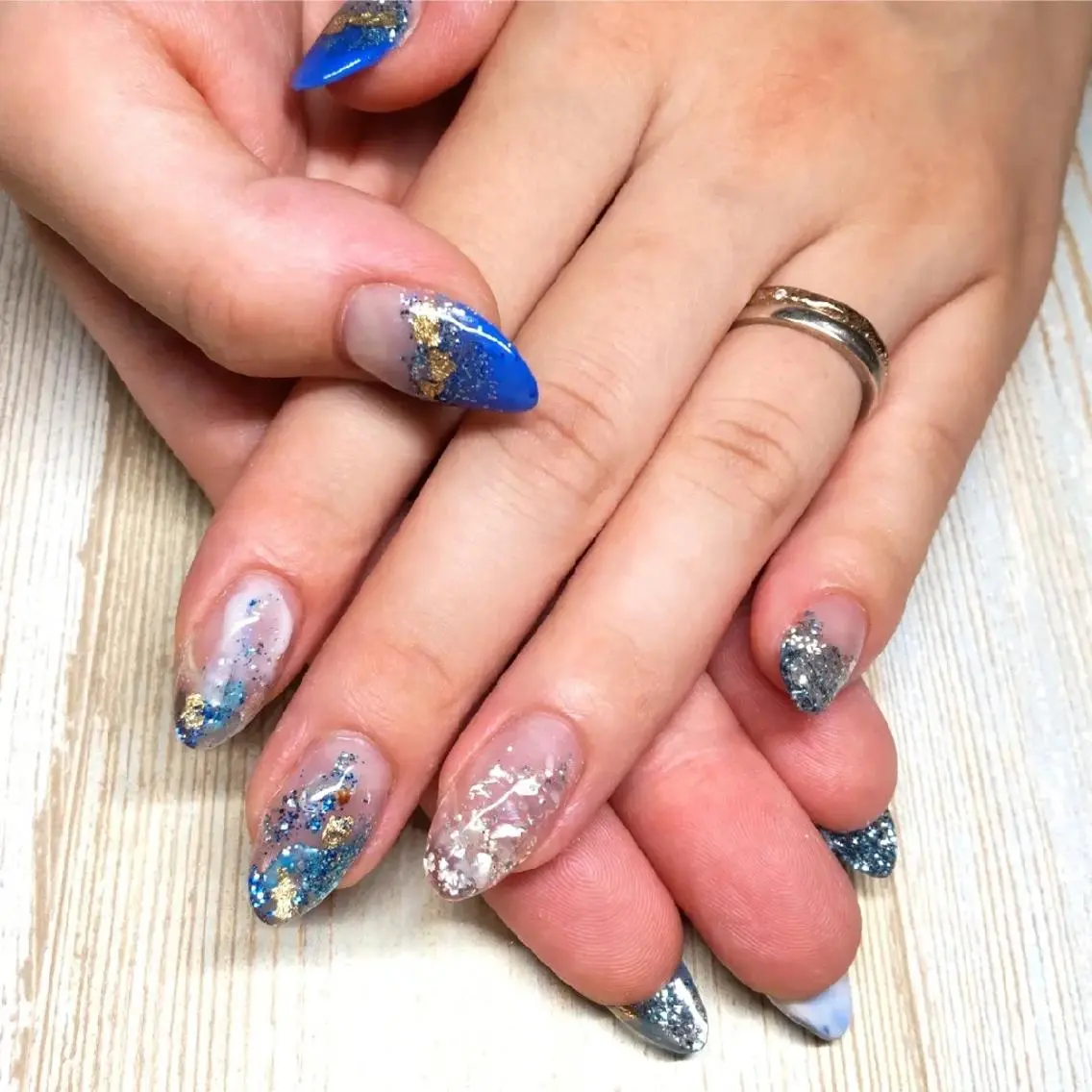 ネイル ミディアム ブルー 長さ出し ジェルネイル キラキラネイル ニュアンスネイル T&A nailのネイルデザイン