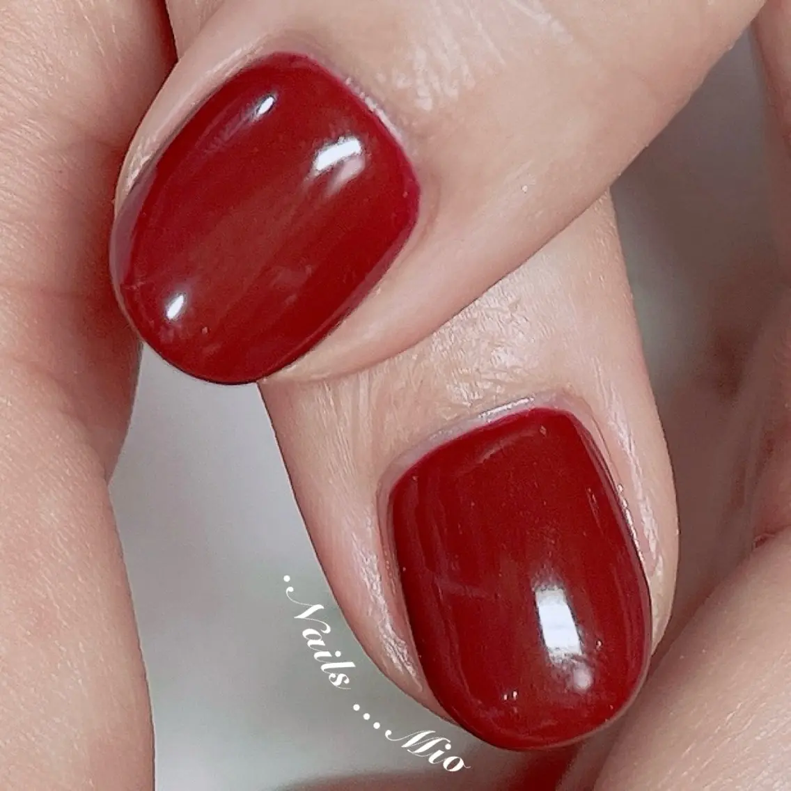 ネイル ジェルネイル ワンカラーネイル 赤色 ハンドネイル .Nails Mio 赤羽西ネイルサロンのネイルデザイン