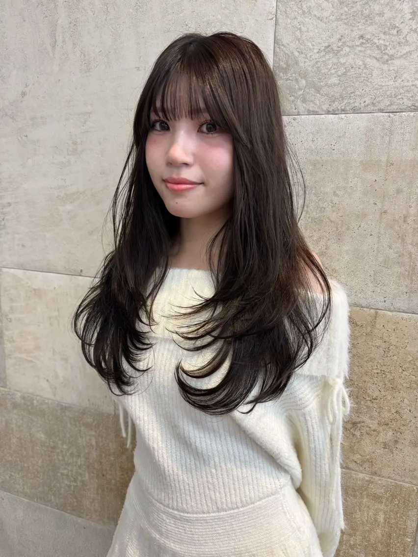 ロング 伸ばしかけ レイヤーカット 佐々木 花音のヘアスタイル