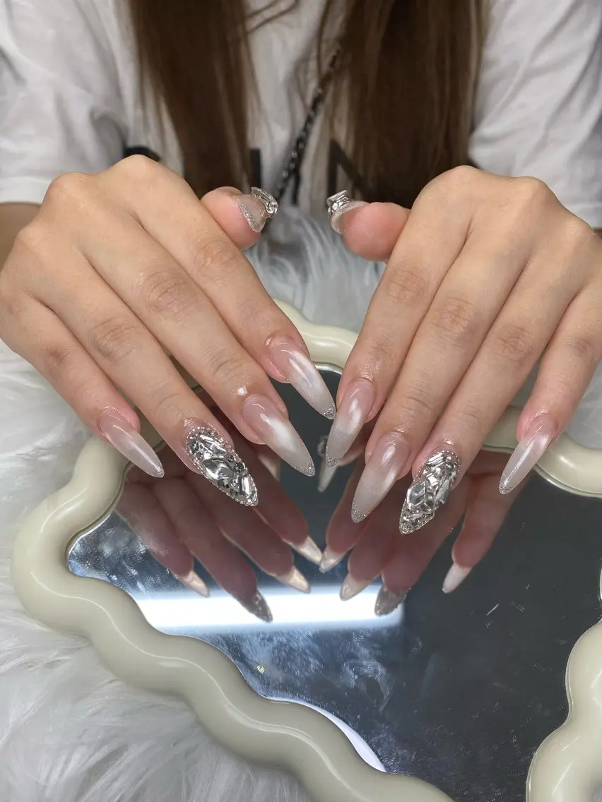 ネイル ジェルネイル キラキラネイル 韓国ネイル 持ち込み ニュアンスネイル RUNA Nemnailのネイルデザイン