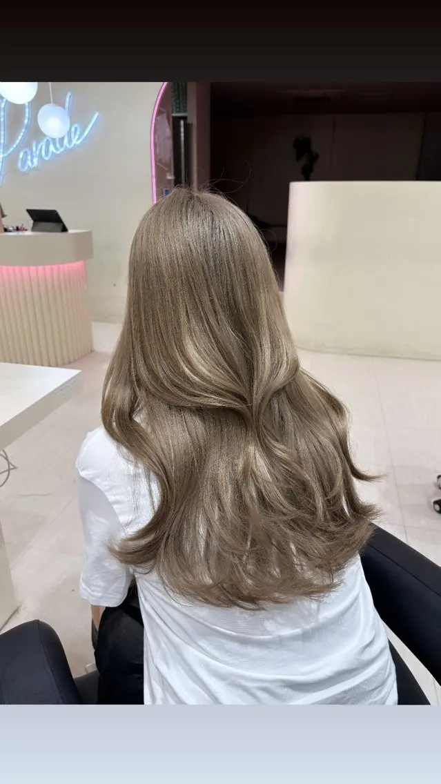 セミロング カラー ヘアアレンジ ヘアカラー 💟RINNA 艶カラー💟のヘアスタイル