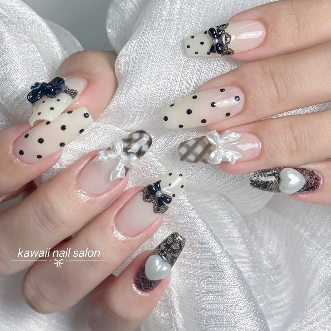 ネイル ドット フレンチネイル 韓国ネイル マグネットネイル オフィスネイル Kawaii Nail Salonのネイルデザイン