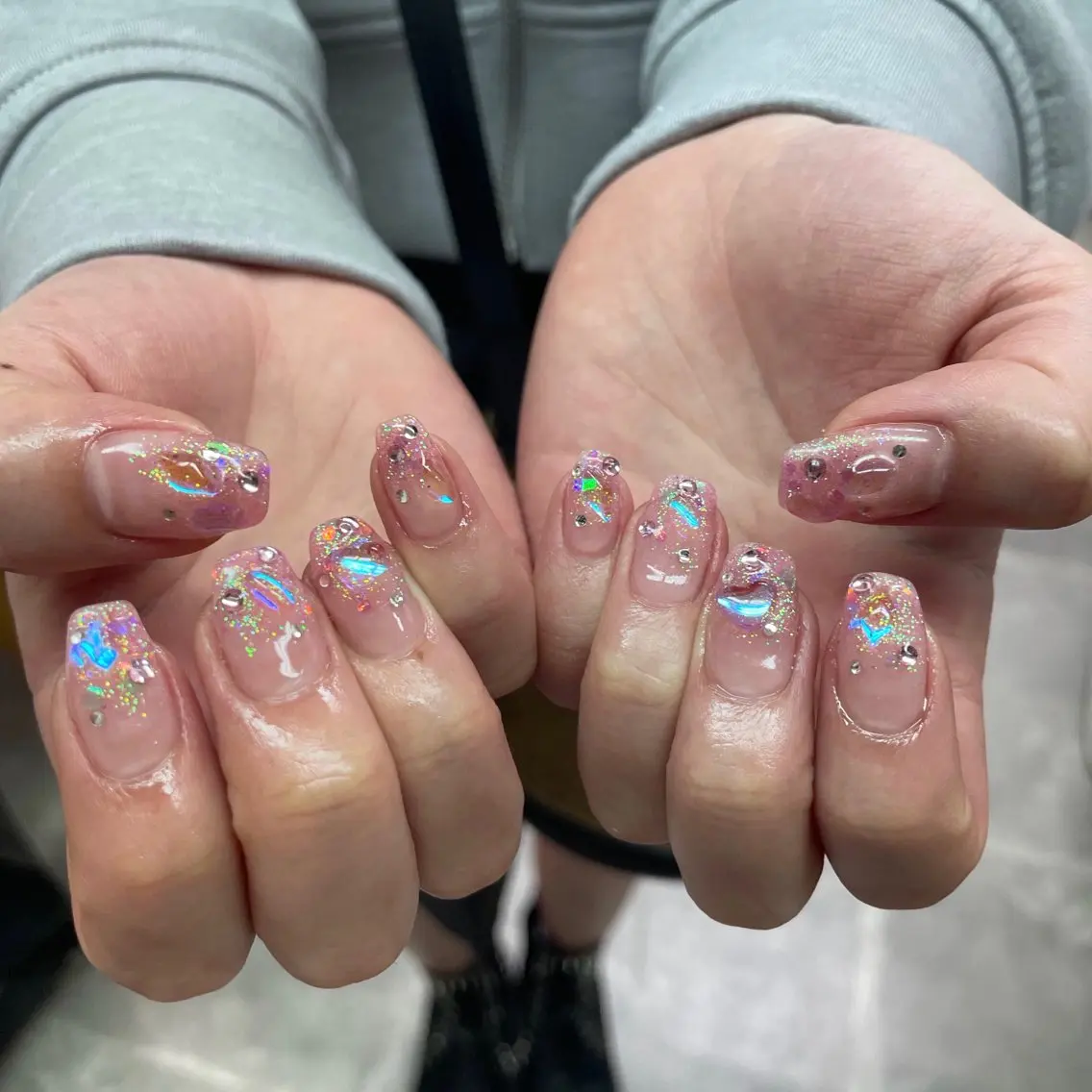ネイル アートネイル べっ甲ネイル ジェルネイル グリーン キラキラネイル nailstudio eviz新宿店のネイルデザイン