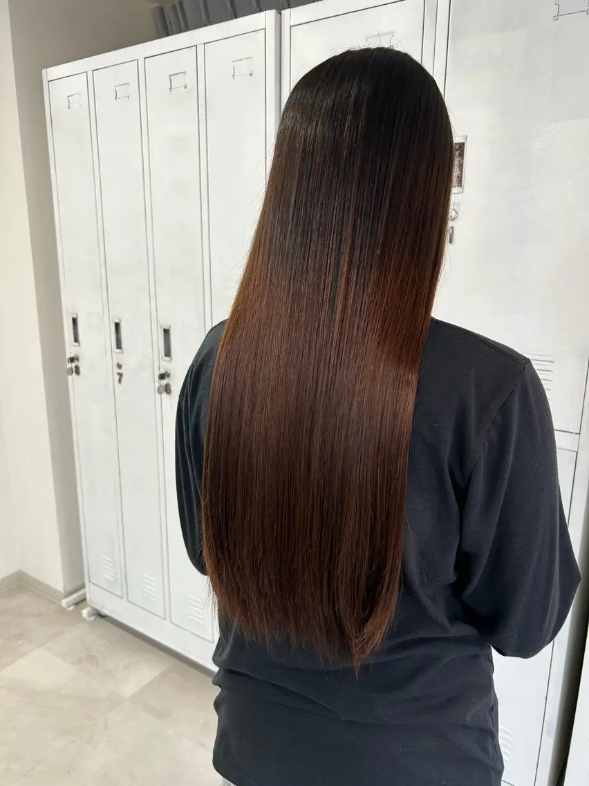 ロング 縮毛矯正 光を纏うツヤ感ロング Natsuki🤍のヘアスタイル