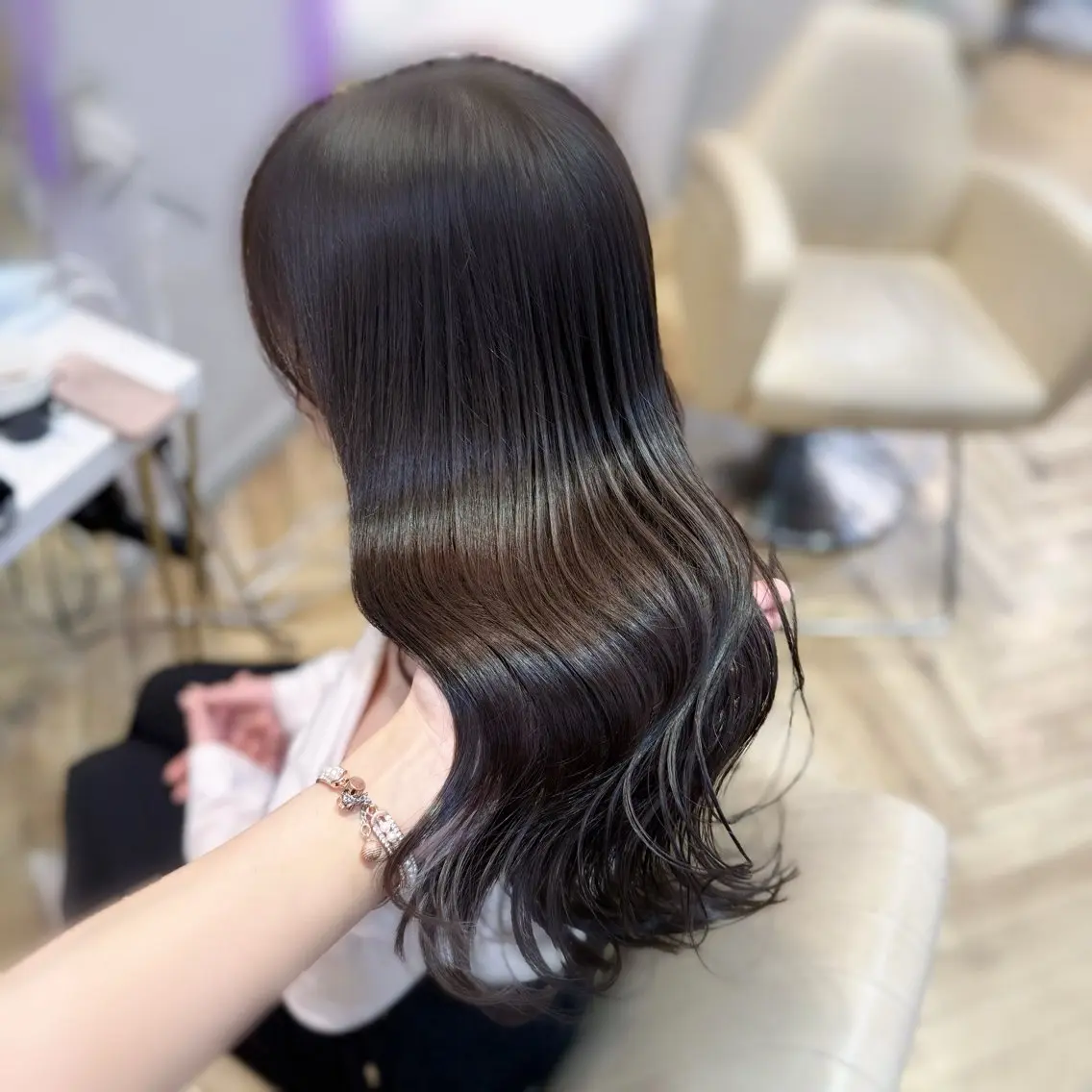 ロング カラー 透明感カラー グレージュ オリーブグレージュ オリーブグレー オレンジ カット ヘアカラー トリートメント ヘアセット 韓国ヘア/艶髪 顔周り/とばみかのヘアスタイル