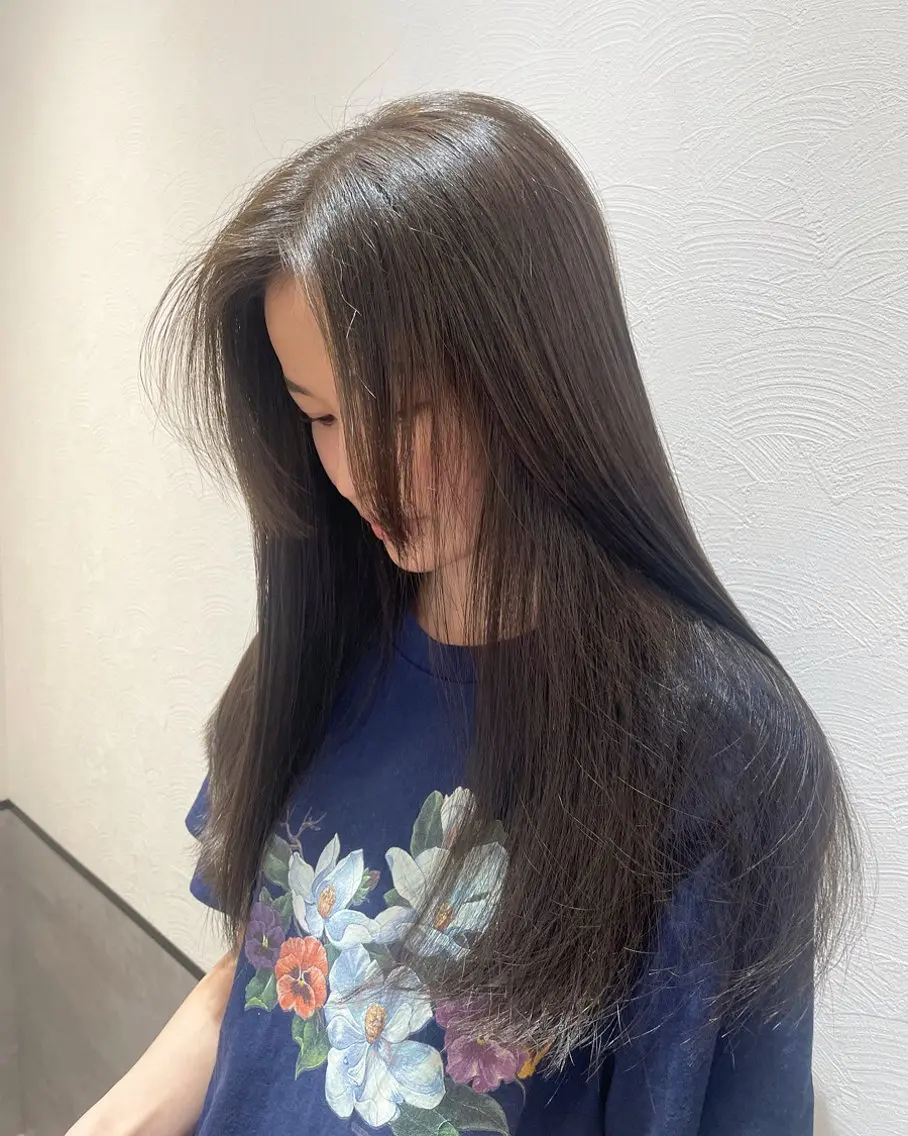 ロング カラー ベージュカラー オリーブベージュ 髪質改善 トリートメント kana .のヘアスタイル