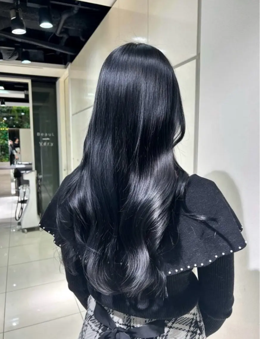 ロング カラー 黒髪 ブルーカラー ブルーブラック 透明感カラー ヘアカラー マツエク/髪質改善✨ マツパ🫧ゆりな🦕のマツエク・マツパデザイン