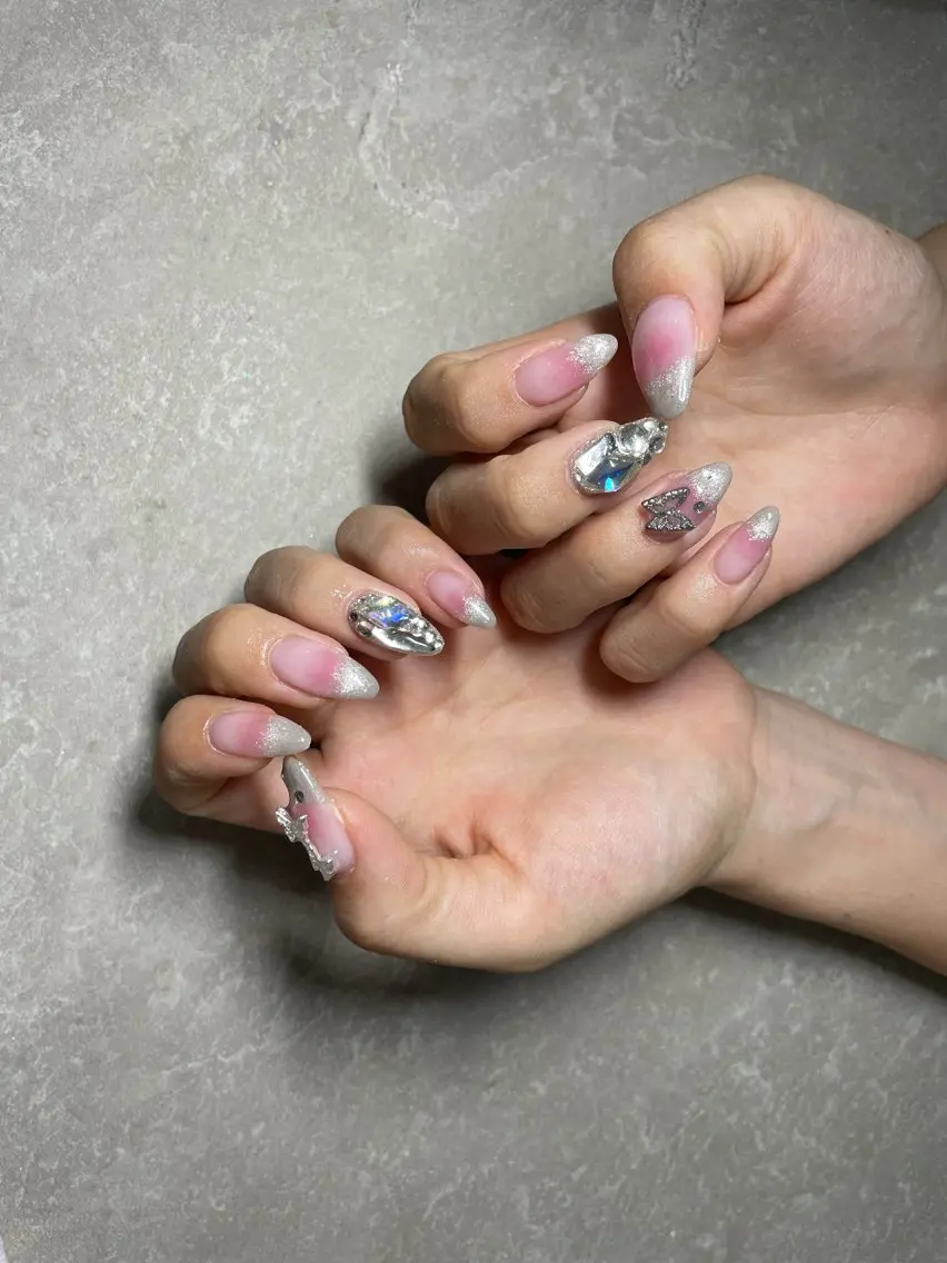 ネイル LAVISH 大和店 emi･:*+のネイルデザイン