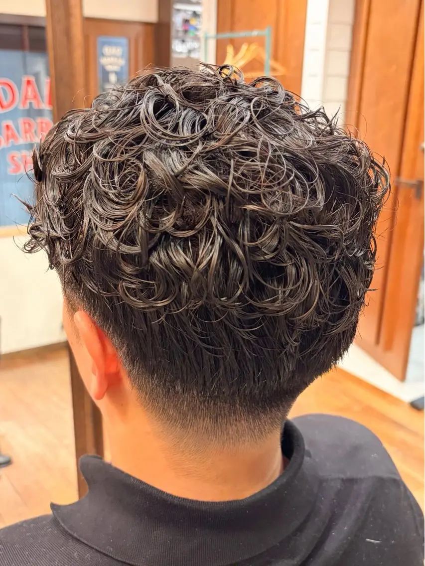 ショート パーマ メンズ メンズパーマ 刈り上げ カット パーマ 三宮メンズカット ヨシイッキのヘアスタイル