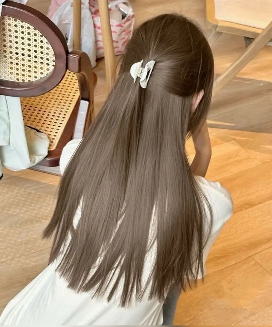 カラー ブリーチ ダブルカラー ブリーチなしカラー ヘアカラー Airi 韓国y2k ハイレイヤーのヘアスタイル