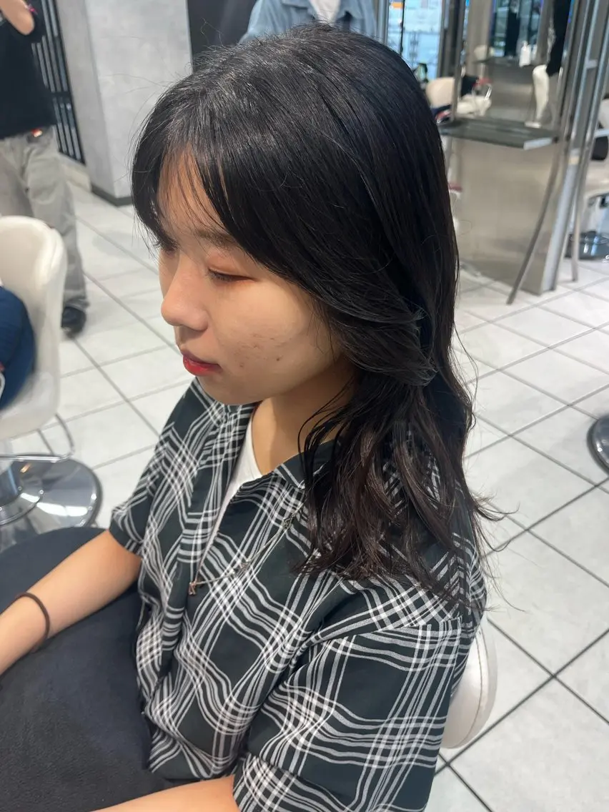 セミロング ヘアカラー アートディレクター 尾内 友美のヘアスタイル