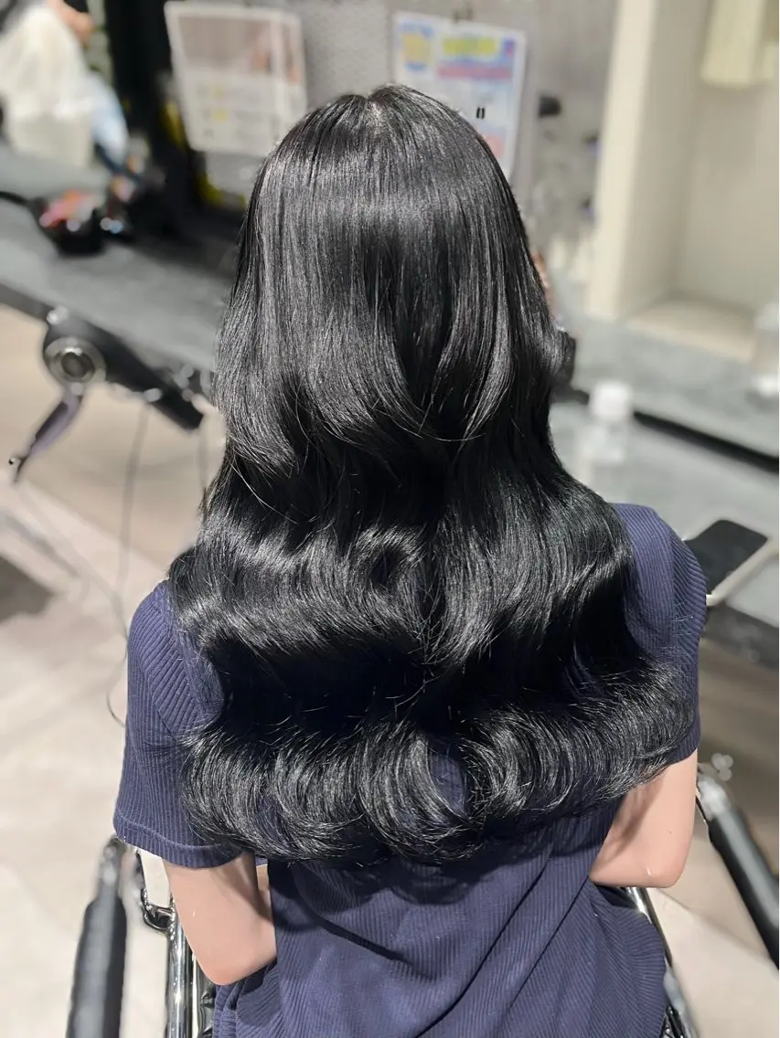 ロング カラー 黒髪 ブルーカラー ブルーブラック ヘアカラー トリートメント ゆな🎀ハイトーン /レイヤーのヘアスタイル