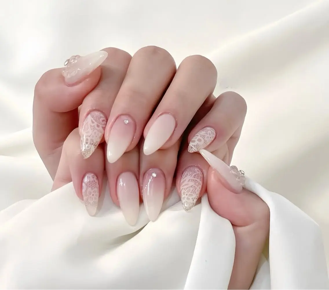 ネイル アートネイル ボルドー フレンチネイル ジェルネイル 氷ネイル・うるうるネイル ハンドネイル Julie NailSalonのネイルデザイン