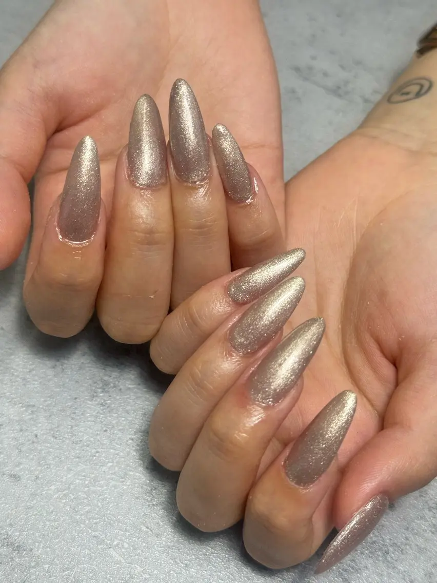 ネイル キラキラネイル ワンカラーネイル ハンドネイル k+1💅🏻 miyukiのネイルデザイン