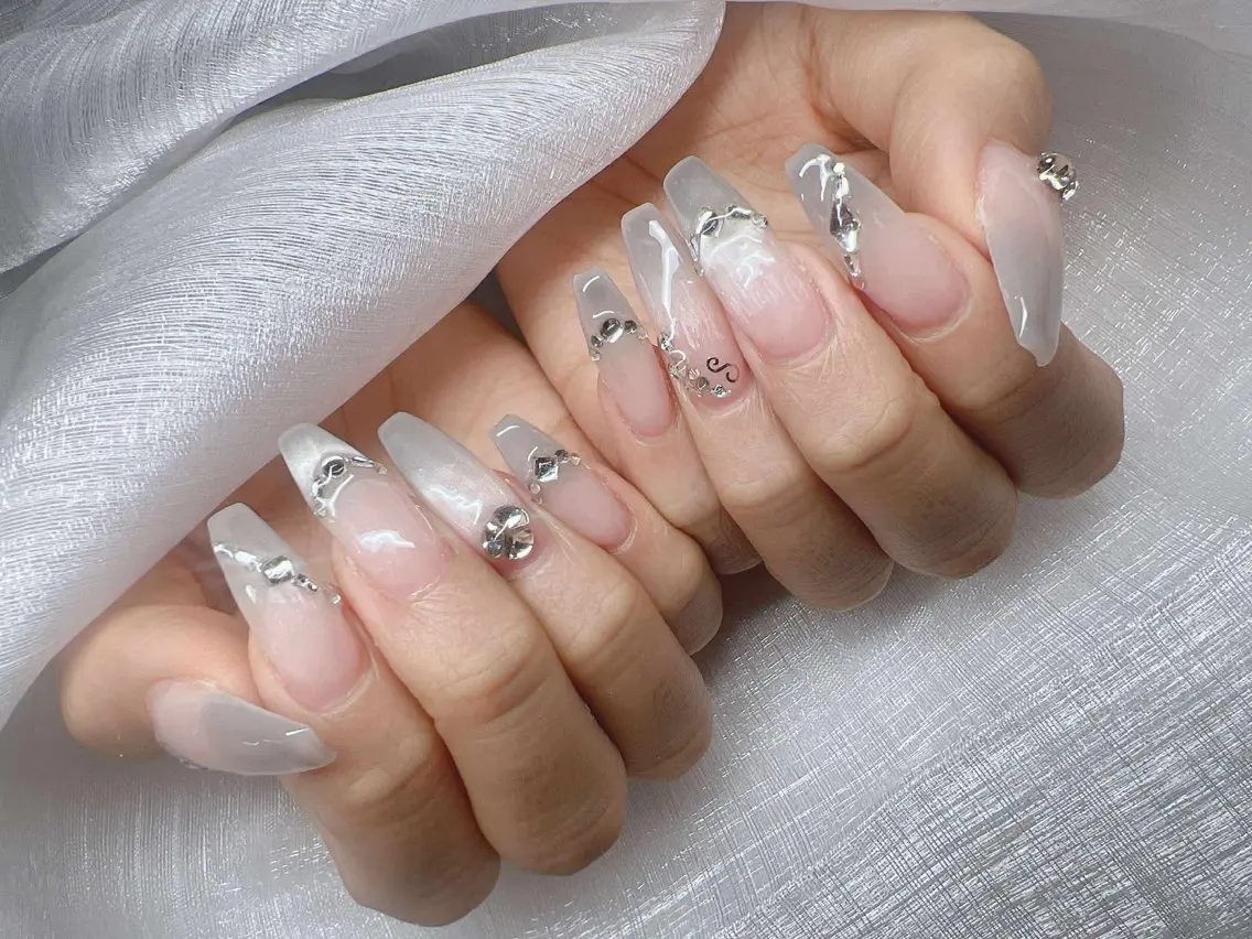 ネイル 長さ出し グラデーション 卒業式 キラキラネイル マグネットネイル ハンドネイル Lee Nailsのネイルデザイン