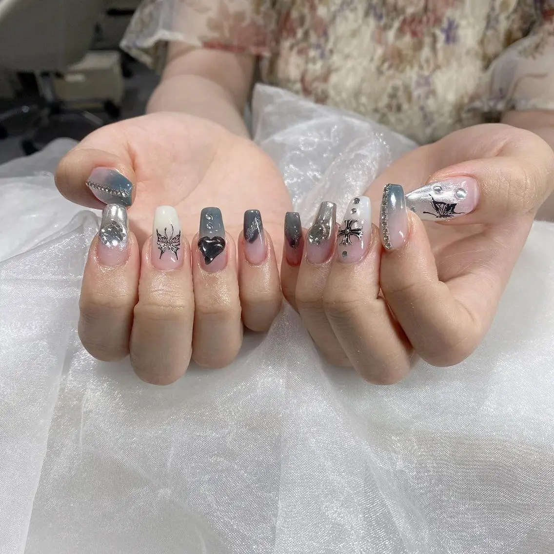 ネイル アートネイル 長さ出し ネイルチップ Queen‘s なんのネイルデザイン
