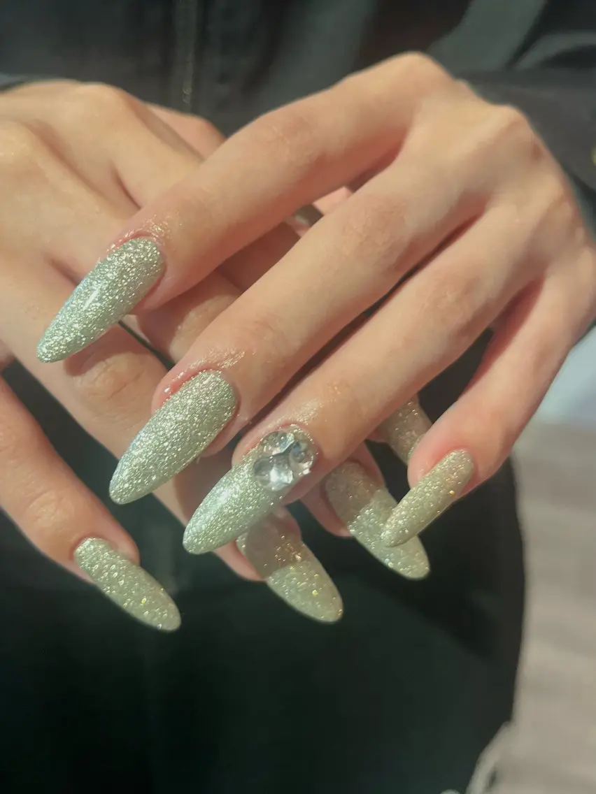 ネイル キラキラネイル ロングネイル スカルプネイル ハンドネイル Looog* kokura 宇佐見のネイルデザイン