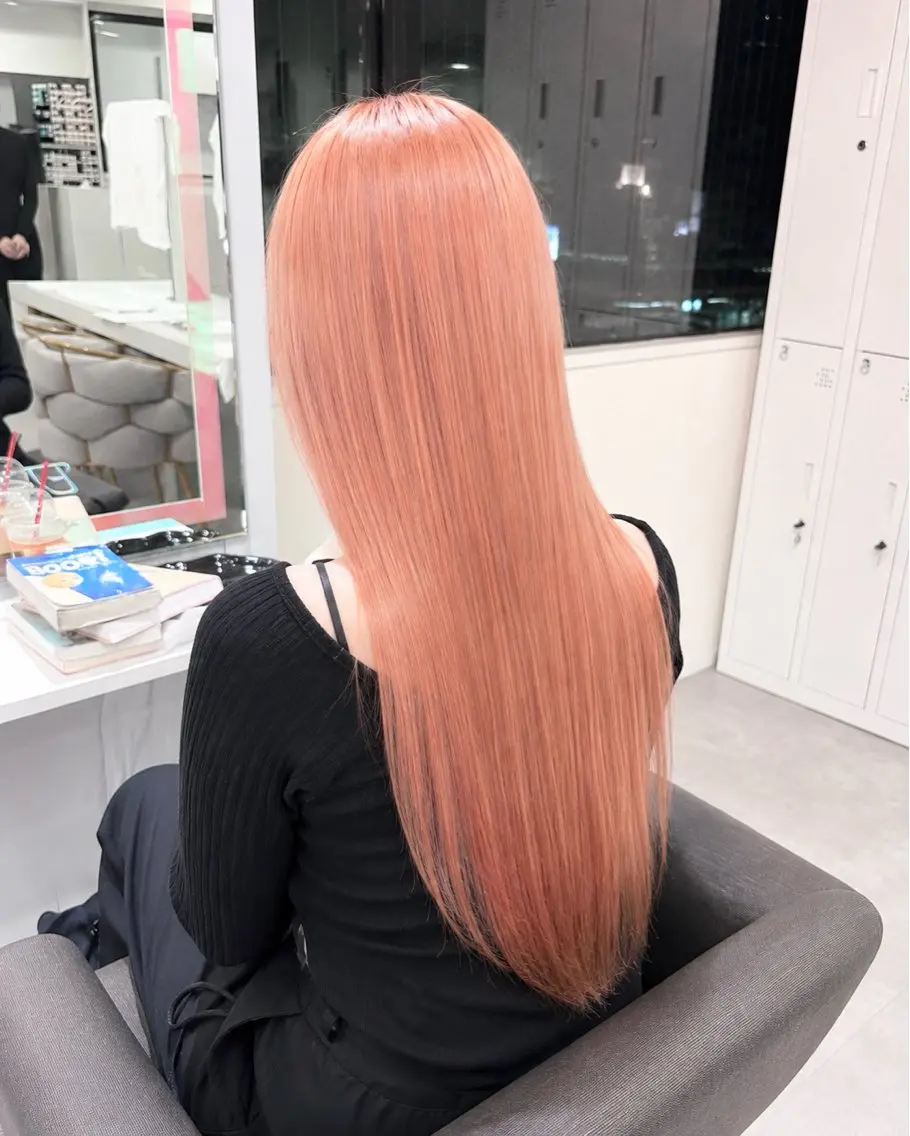 ロング カラー KAEDE/Elsa /ブリーチカラーのヘアスタイル