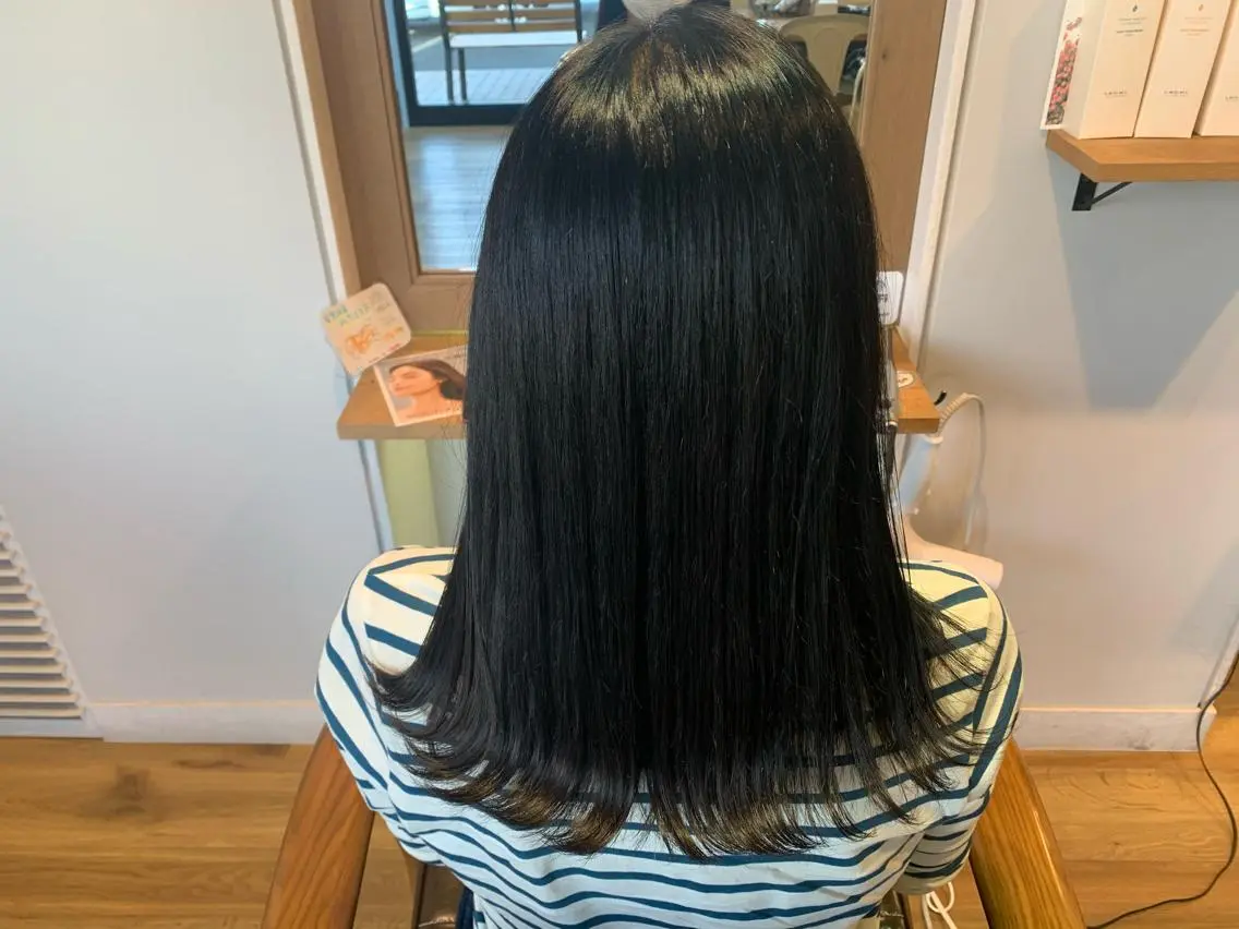 ロング カラー 黒髪 ヘアカラー トリートメント ツキダテ ユイのヘアスタイル