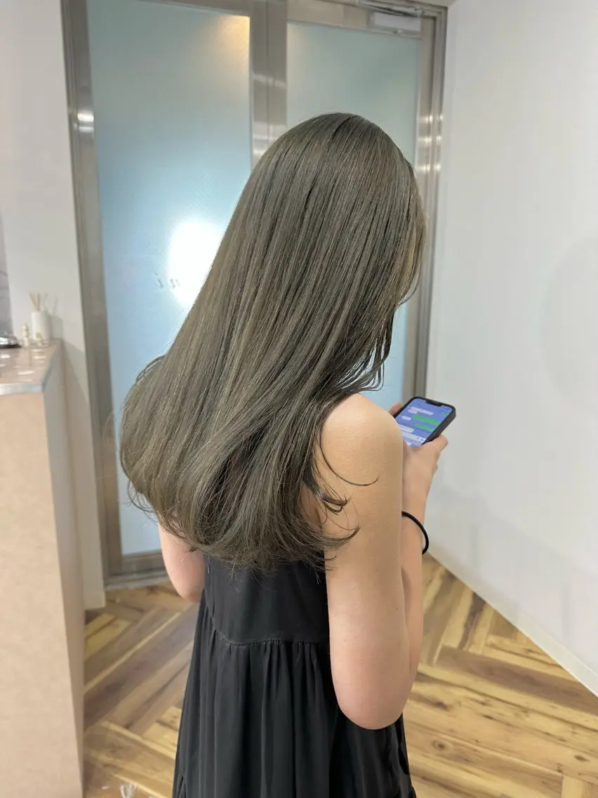 ロング KAORU オリーブカラーのヘアスタイル