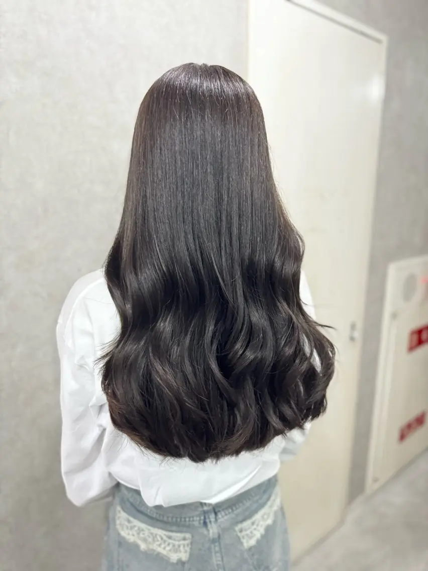 ロング カラー アッシュ アッシュブラウン ベージュカラー 黒髪 ブリーチ ヘアカラー トリートメント 赤み無し柔らかカラー 【梅田】madokaのヘアスタイル