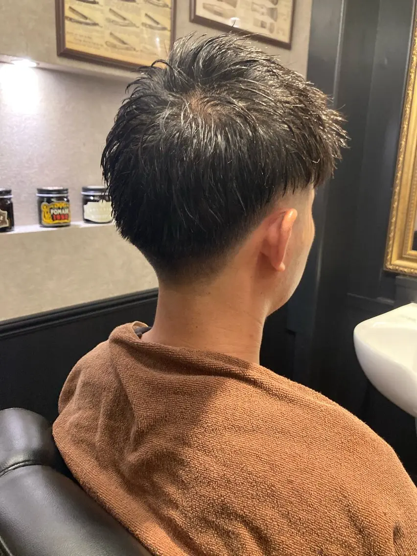 メンズカットバーバーショップスタイルの写真