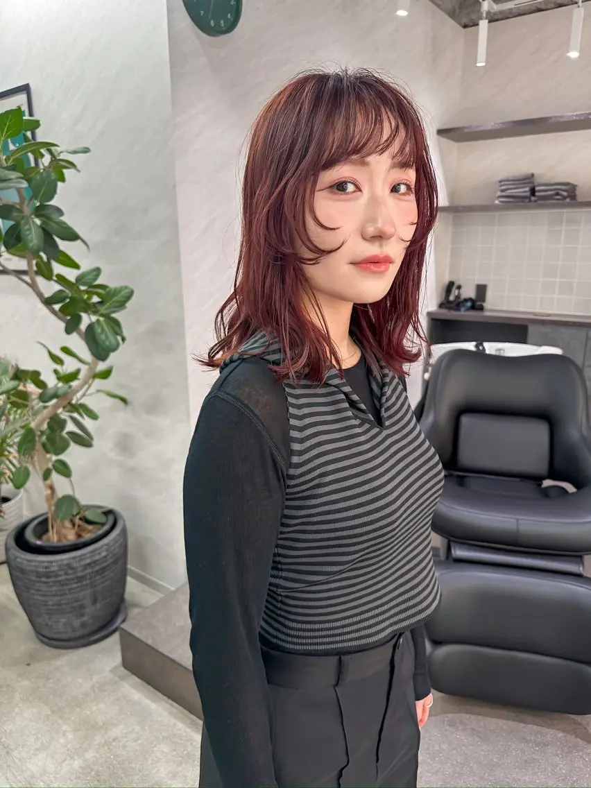 ミディアム カラー ボルドーカラー レイヤーカット ウルフカット ウルフレイヤー tone/ AKANEのヘアスタイル