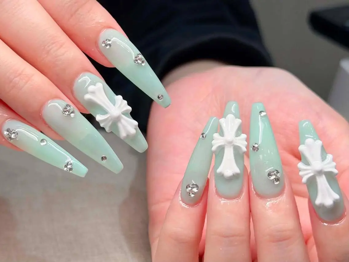 ネイル オーロラネイル ブルー チークネイル フットネイル フレンチネイル ハンドネイル NAILS168 池袋西口駅前店のネイルデザイン