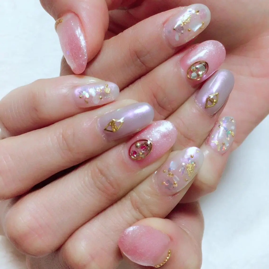 ネイル オーロラネイル キラキラネイル ニュアンスネイル ハンドネイル Nail salon ✩ アトランティカのネイルデザイン