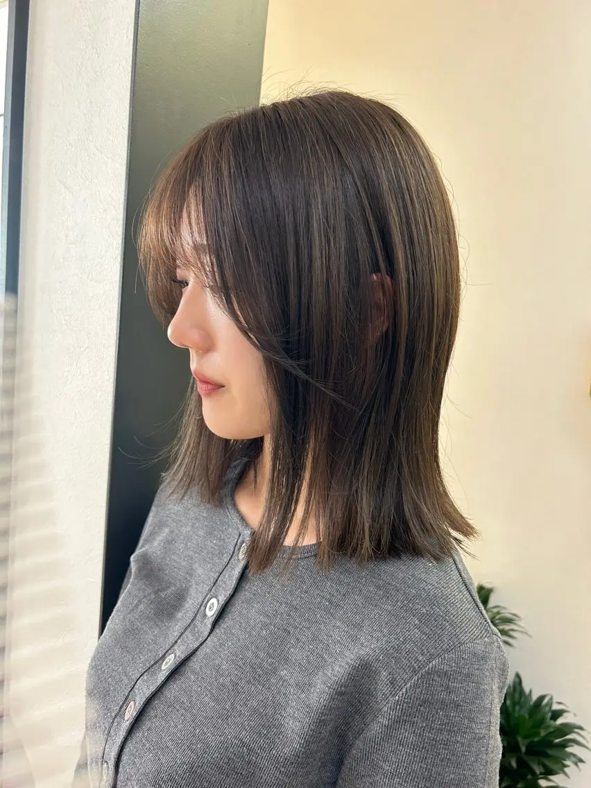 セミロング カラー ベージュカラー ブリーチ ブリーチなしカラー オリーブベージュ hubhair レイヤー/透明感のヘアスタイル