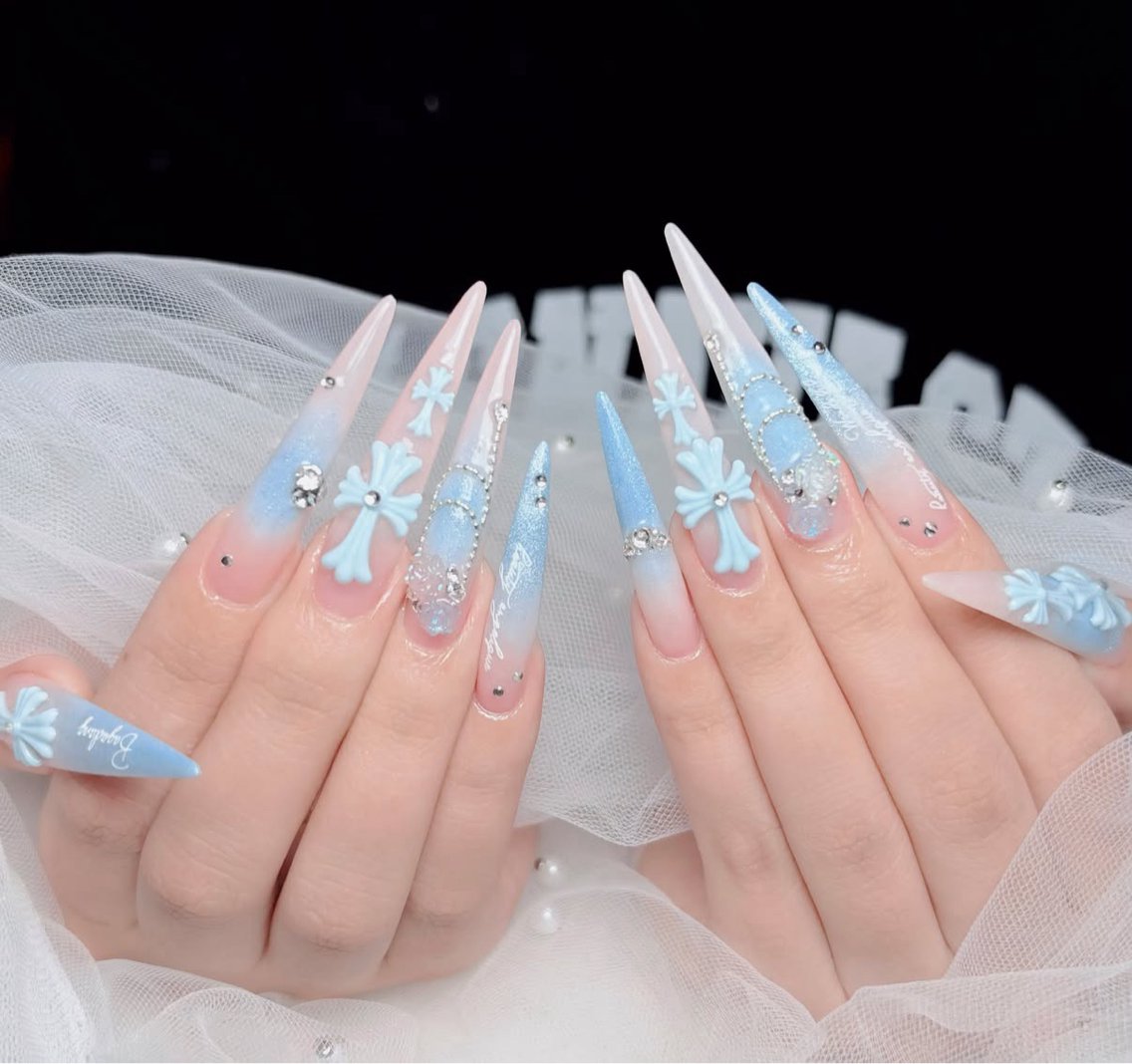 ネイル アートネイル ボルドー フレンチネイル ジェルネイル 氷ネイル・うるうるネイル ハンドネイル Julie Nail Rinのネイルデザイン