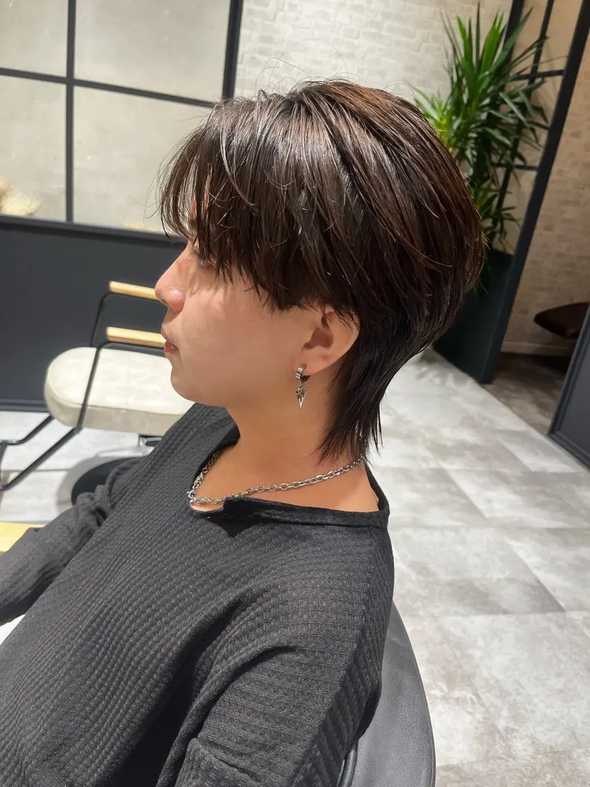 ショート メンズ ダウンパーマ フェザーパーマ メンズパーマ メンズウルフカット ショートヘア 岩瀬 翔太のヘアスタイル