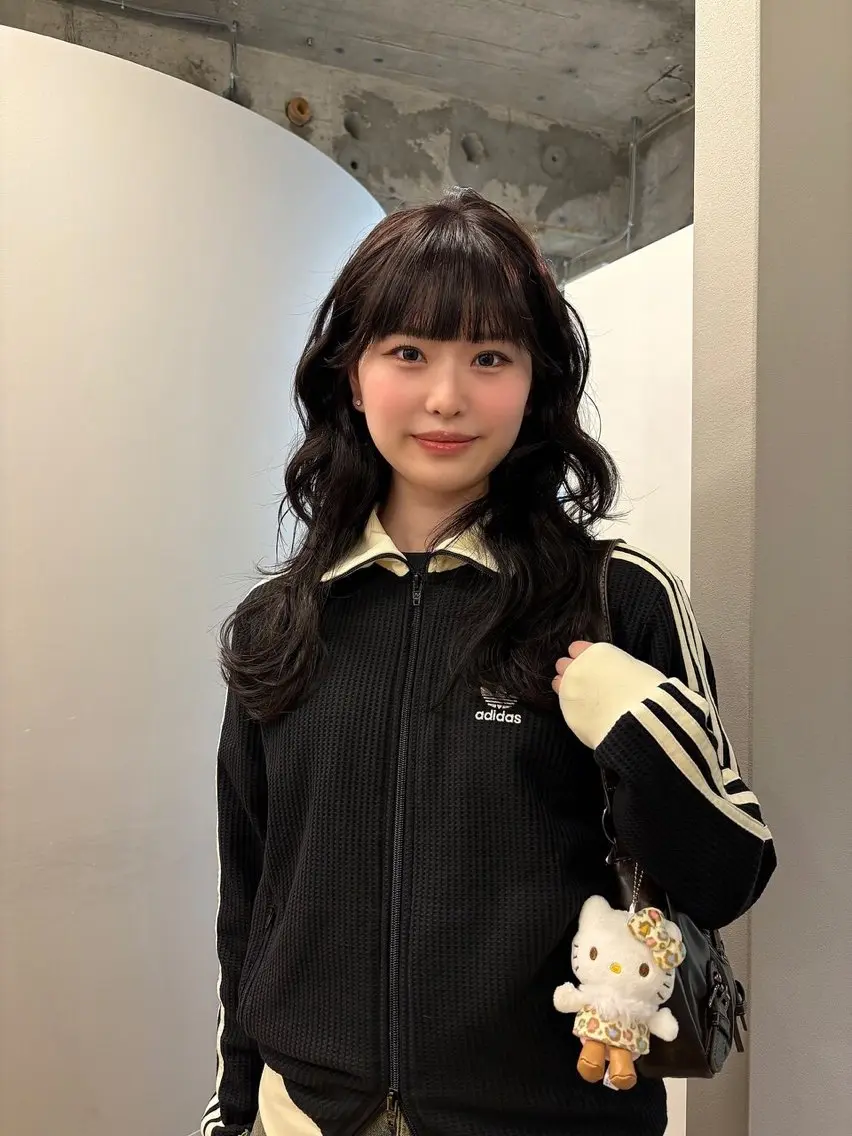 ミディアム カラー カット ヘアカラー トリートメント 足立 七彩のヘアスタイル