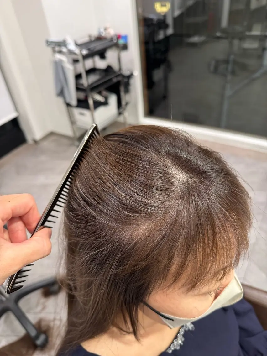 セミロング カラー ヘアカラー トリートメント 髪の年齢悩み解消/ 白髪と癖毛 松本雄光のヘアスタイル