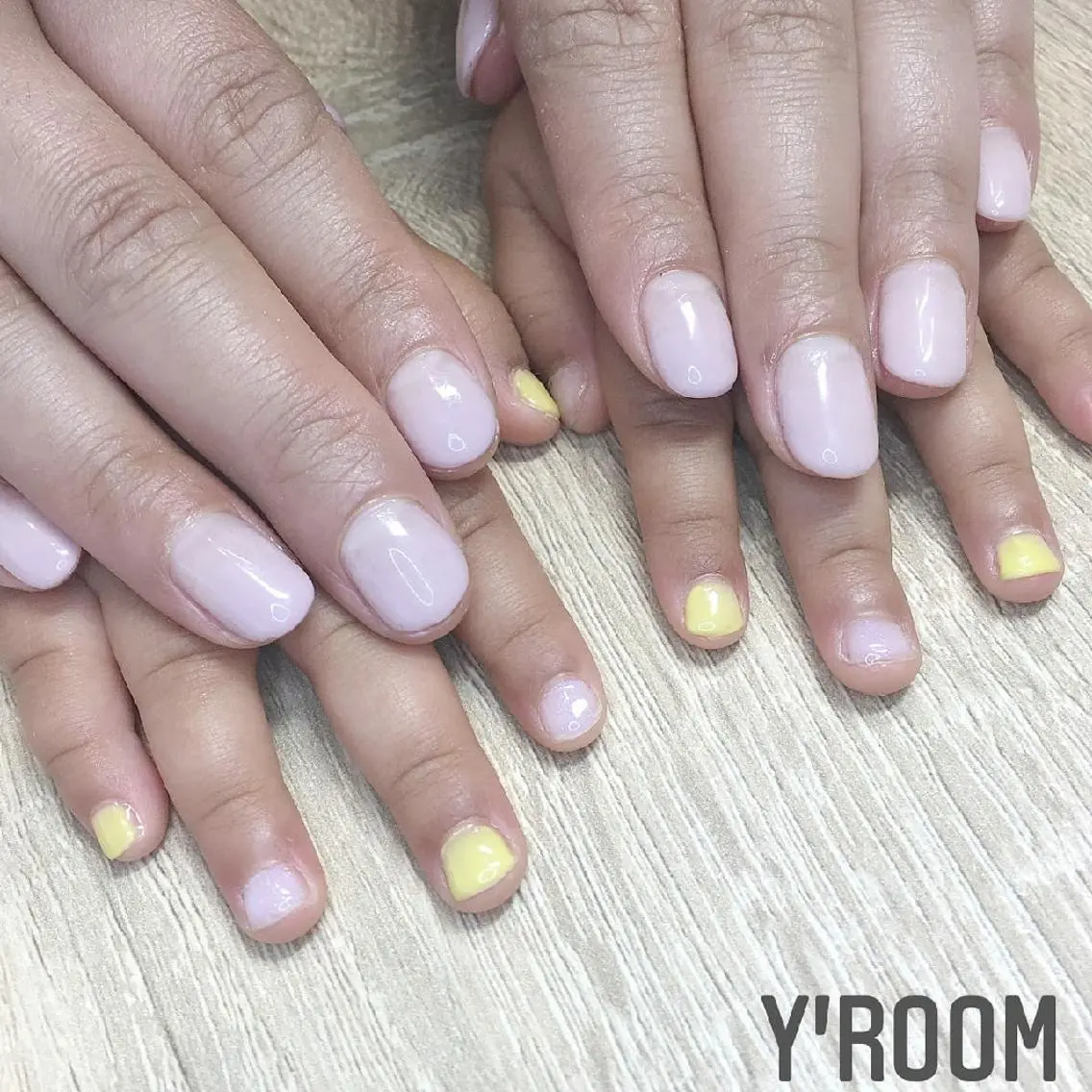 ネイル オーロラネイル フラッシュネイル ジェルネイル グラデーション 氷ネイル・うるうるネイル ハンドネイル YUKA （ネイリスト）のネイルデザイン