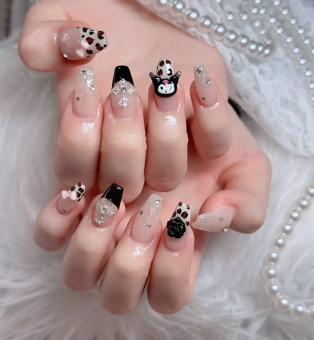 ネイル オーロラネイル フレンチネイル ジェルネイル ハロウィン キラキラネイル H.baby Nail Salonのネイルデザイン